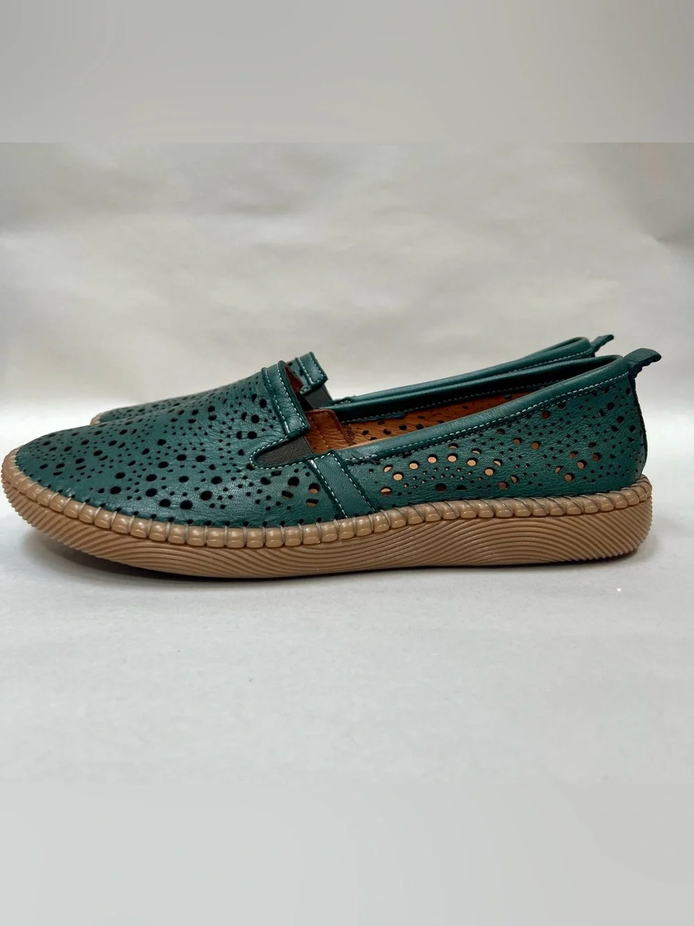 Vaqay Patras Green Leather Loafers Laser Cut Comfort Shoes Womens 42 US 11/12